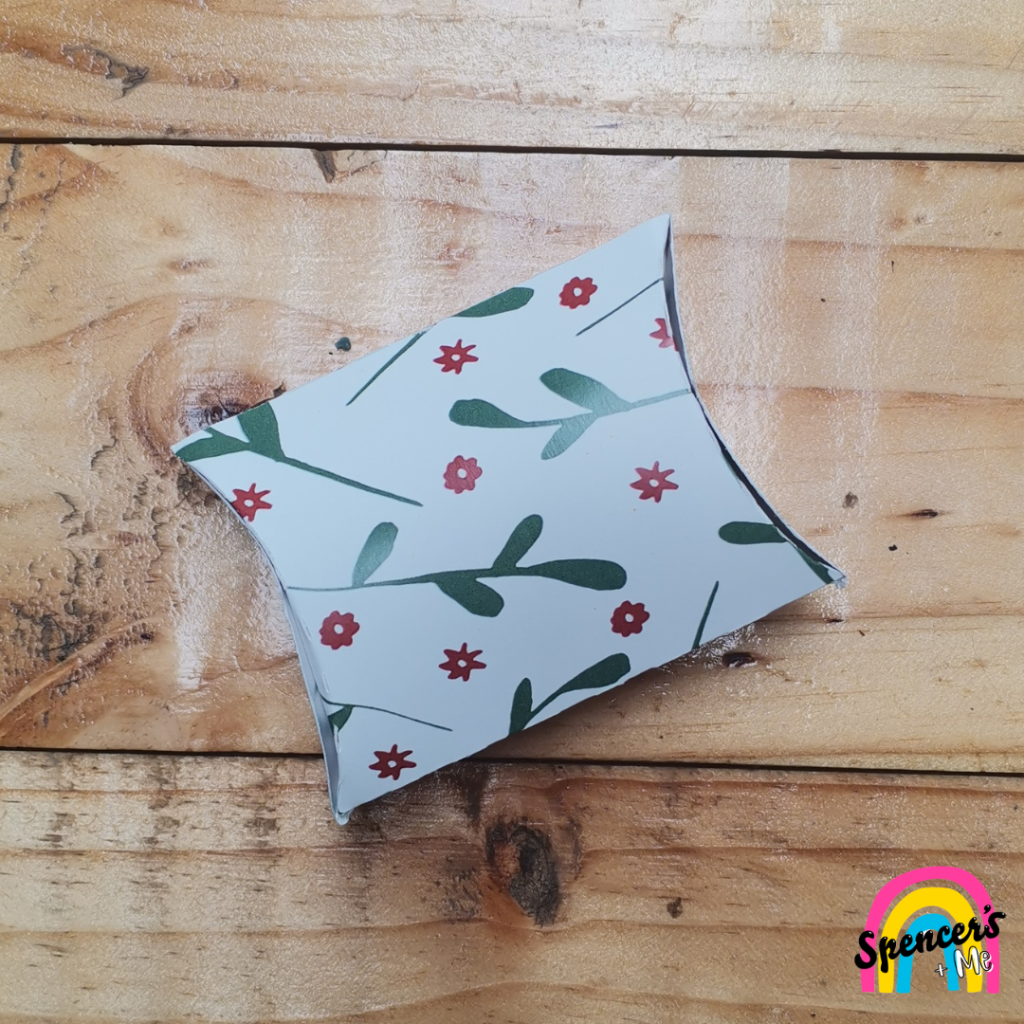 Christmas Leaves Pillow Box